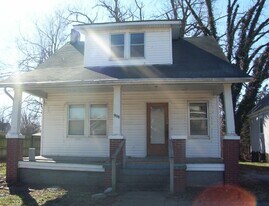 908 W State St in Springfield, MO - Building Photo