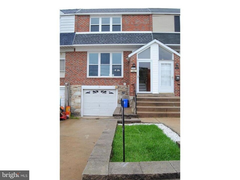 10848 Modena Dr in Philadelphia, PA - Building Photo