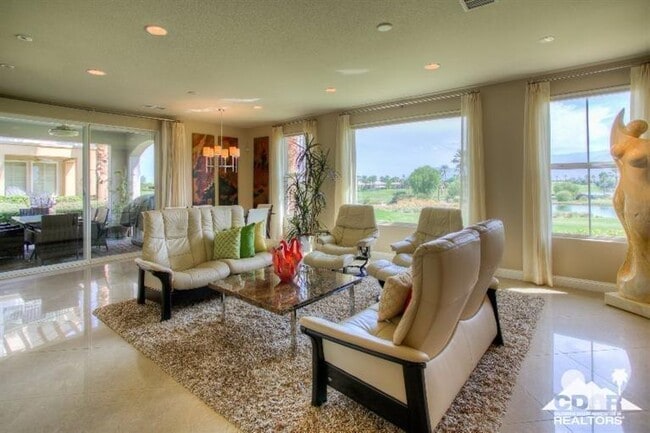 property at 80279 Vía Tesoro