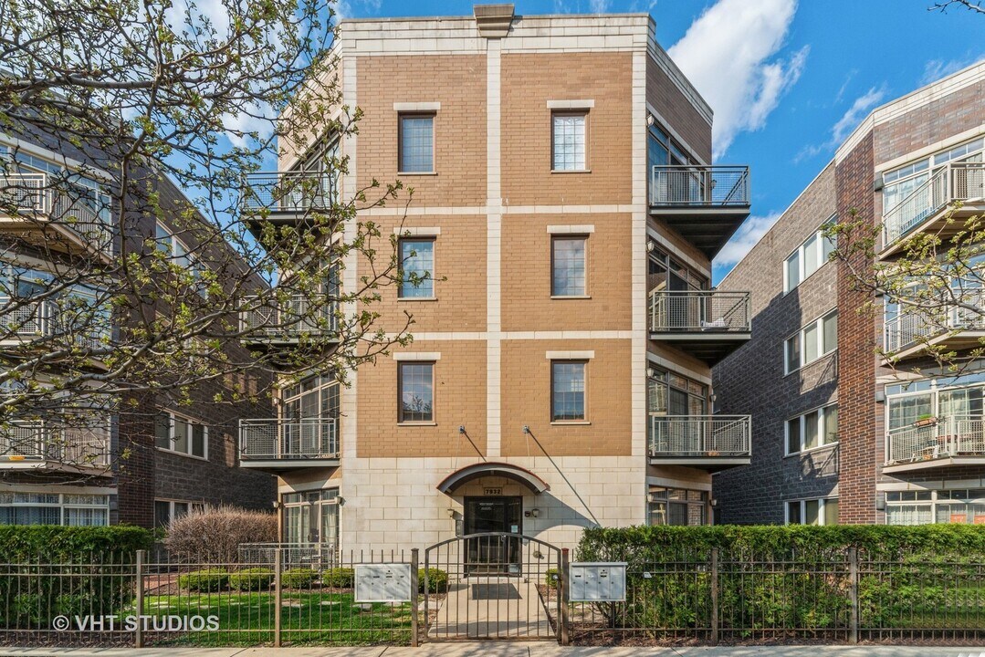 7932 W Grand Ave in Elmwood Park, IL - Building Photo