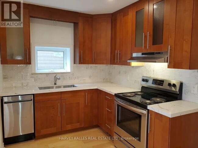 679 Vaughan Rd in Toronto, ON - Building Photo - Building Photo