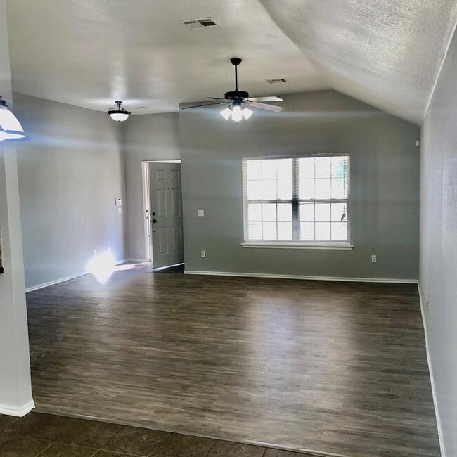 233 Spring Creek Rd in Oklahoma City, OK - Building Photo - Building Photo