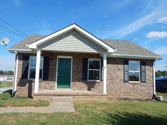 121 Waterford Dr in Oak Grove, KY - Building Photo
