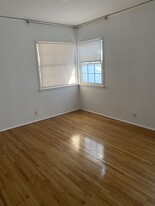 5243 Wilkinson Ave in Los Angeles, CA - Building Photo