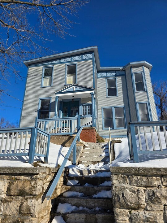 821 Alby St in Alton, IL - Building Photo