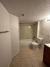 4055 W McNab Rd, Unit 201 in Pompano Beach, FL - Foto de edificio - Building Photo