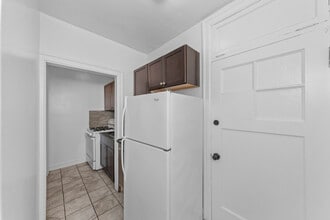 1361 W Estes Ave in Chicago, IL - Building Photo - Building Photo