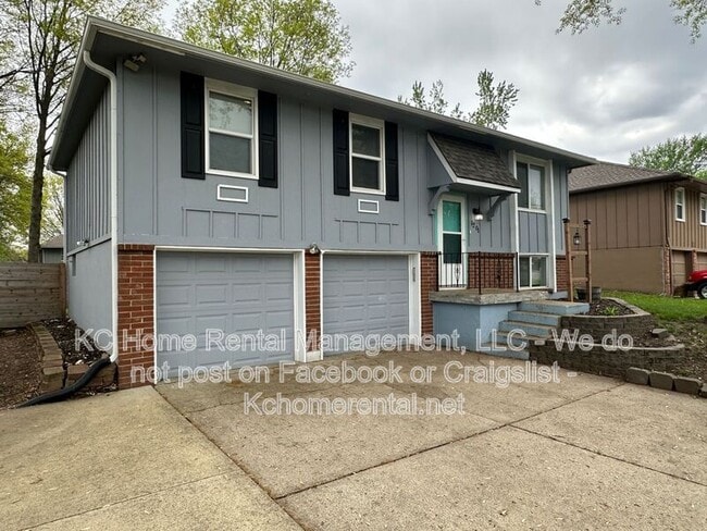 1201 Golfview Dr in Grain Valley, MO - Building Photo - Building Photo