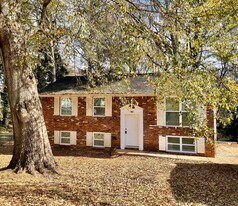 1036 Brian Ln in Forest Park, GA - Building Photo