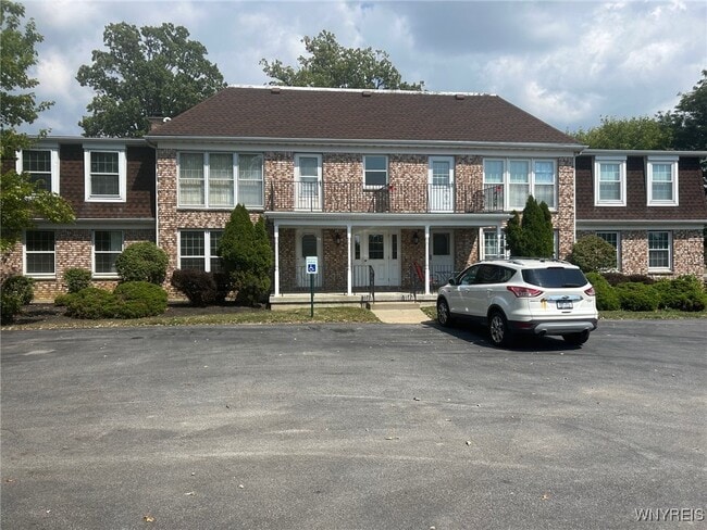 80 Carriage Dr in Orchard Park, NY - Building Photo - Building Photo