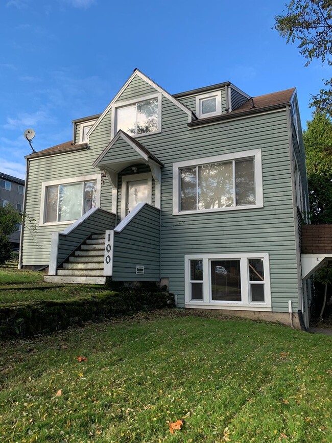 100 NW 3rd Pl in Renton, WA - Building Photo - Building Photo