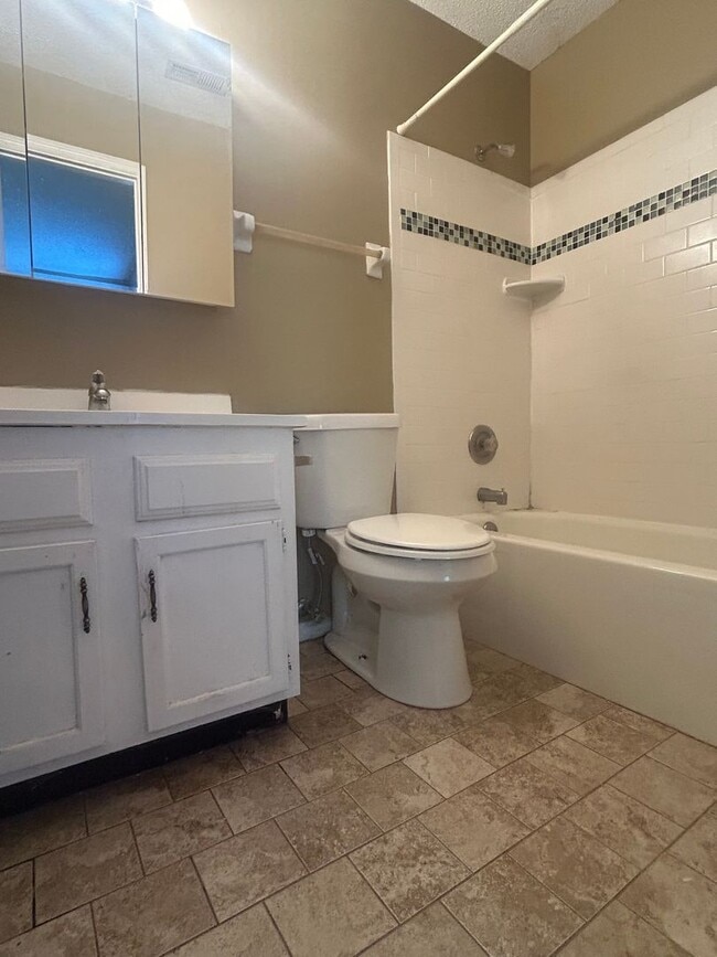 9605 Vinca Cir-Unit -Room 1 in Charlotte, NC - Building Photo - Building Photo