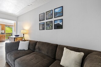 0 Spanish Manor in Wheeling, WV - Foto de edificio - Building Photo