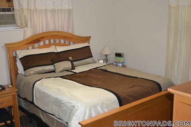 357 Faneuil St, Unit 4 in Boston, MA - Building Photo - Building Photo