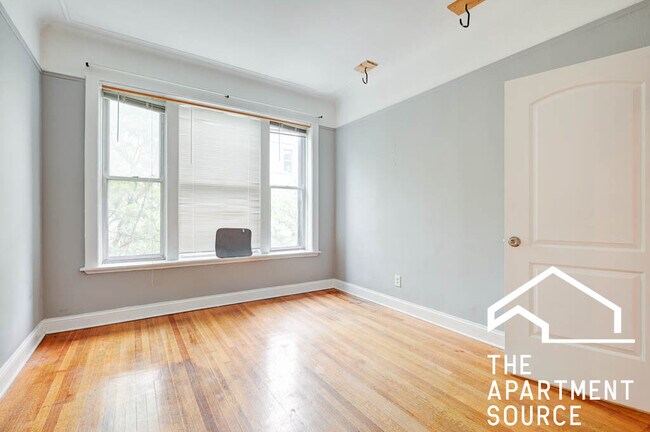 907 W Belmont Ave, Unit 2