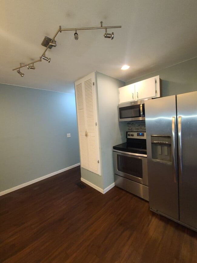 1113 Laura Dr in Champaign, IL - Building Photo - Building Photo