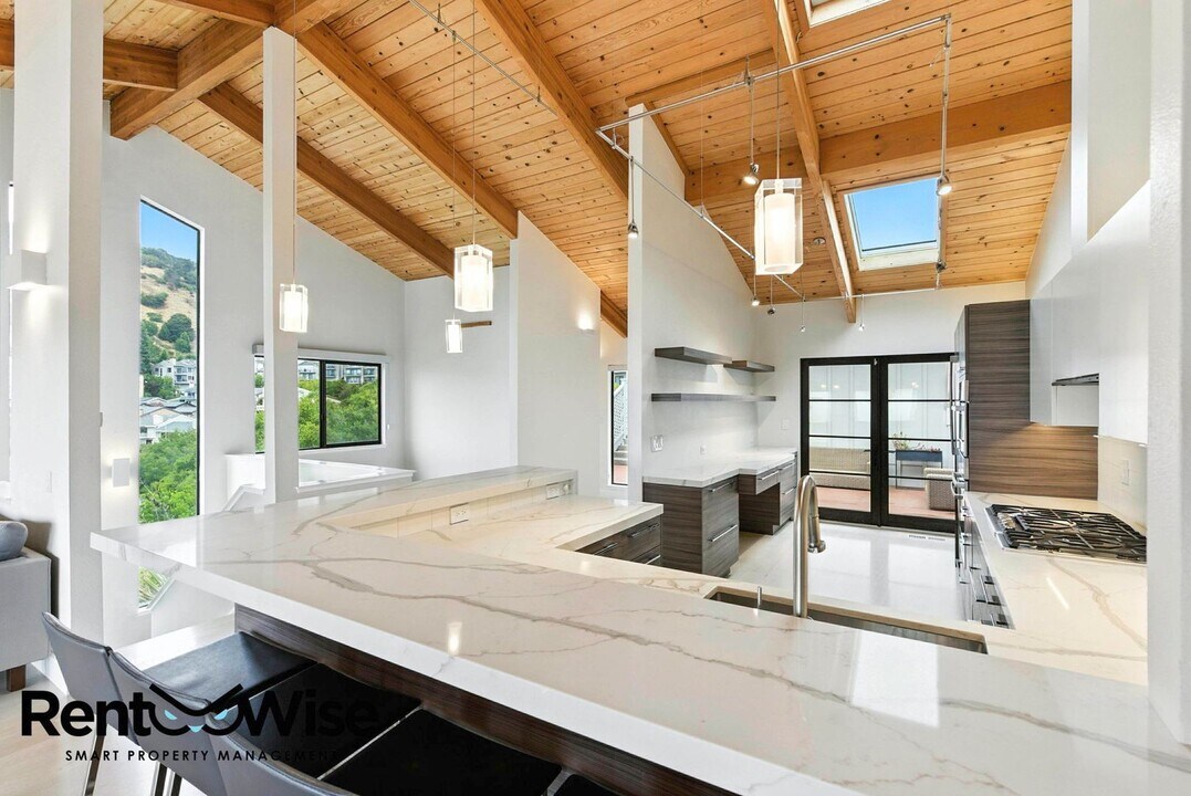 14 Marlin Cove in Oakland, CA - Building Photo