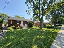 66 Grenadier Dr in Hamilton, ON - Building Photo