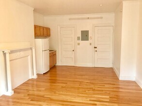 849 Beacon St, Unit 7 in Boston, MA - Building Photo - Building Photo