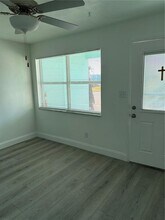 11425 1st St E in Treasure Island, FL - Building Photo - Building Photo