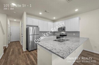 105 SE 4th St in Bonham, TX - Building Photo - Building Photo