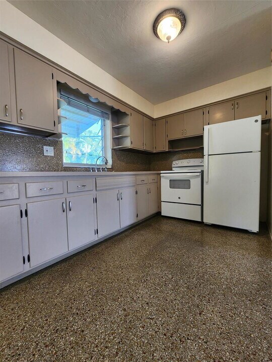 2707 NE 32nd St in Fort Lauderdale, FL - Building Photo