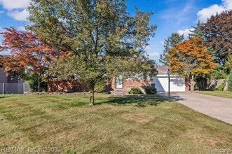25152 Fairway Dr in Dearborn, MI - Building Photo - Building Photo