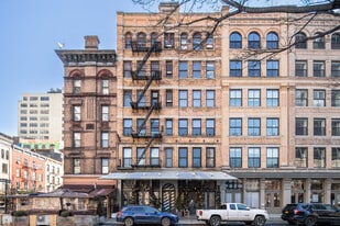349-351 Greenwich St in New York, NY - Building Photo