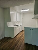 The Benezra Family Limited Partnership 2 LP in Reseda, CA - Building Photo