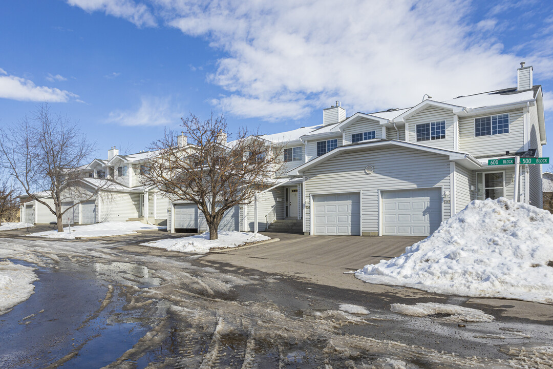 307 Hawkstone NW in Calgary, AB - Building Photo