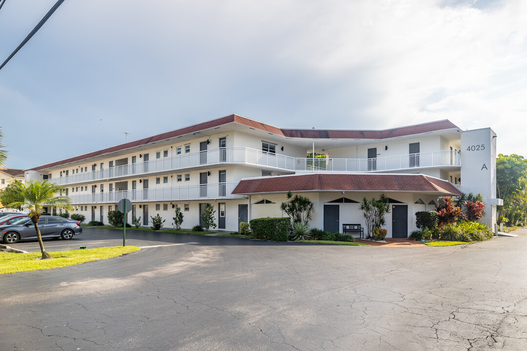 Kings Park Condominium in Fort Lauderdale, FL - Foto de edificio