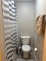 Coves at Columbus on Eaton and Miner Avenue in Columbus, OH - Building Photo