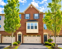 1502 Pointe View Dr in Mars, PA - Building Photo