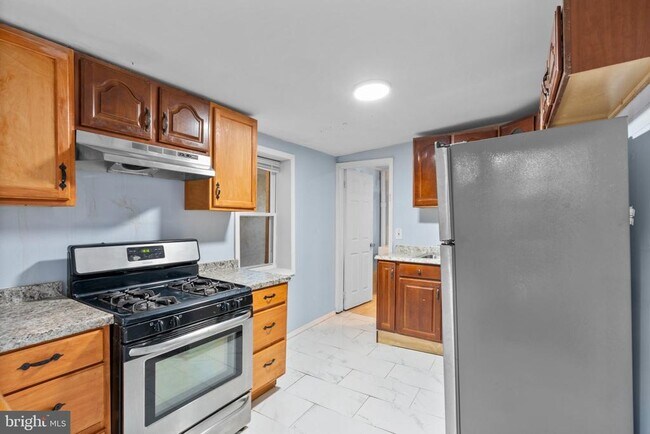 1818 E Pratt St in Baltimore, MD - Building Photo - Building Photo