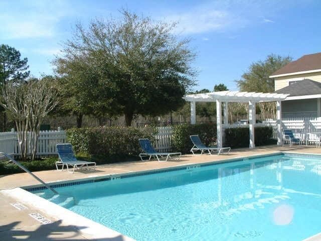 716 Memorial Mews St