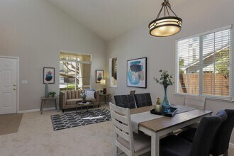 985 Sunnyside Ln in Tracy, CA - Building Photo - Building Photo