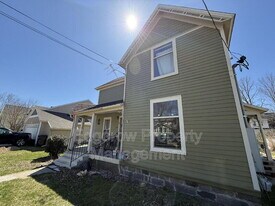 136 Centennial St in Grand Rapids, MI - Building Photo