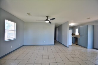 13100 McGowan St in Houston, TX - Foto de edificio - Building Photo