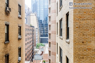 161 W 54th St in New York, NY - Foto de edificio - Building Photo