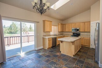 63422 Conger Ct in Bend, OR - Building Photo - Building Photo