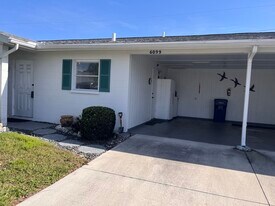 6099 Coral Way in Bradenton, FL - Building Photo