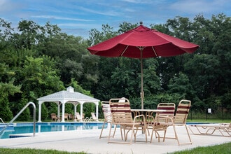 Carlton Apartments in Ewing, NJ - Building Photo - Building Photo