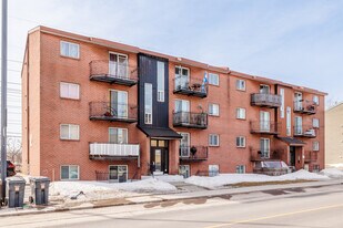 390 Ampère Av in Laval, QC - Building Photo
