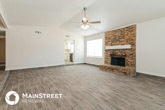 2718 Holy Cross Ln in Garland, TX - Foto de edificio - Building Photo