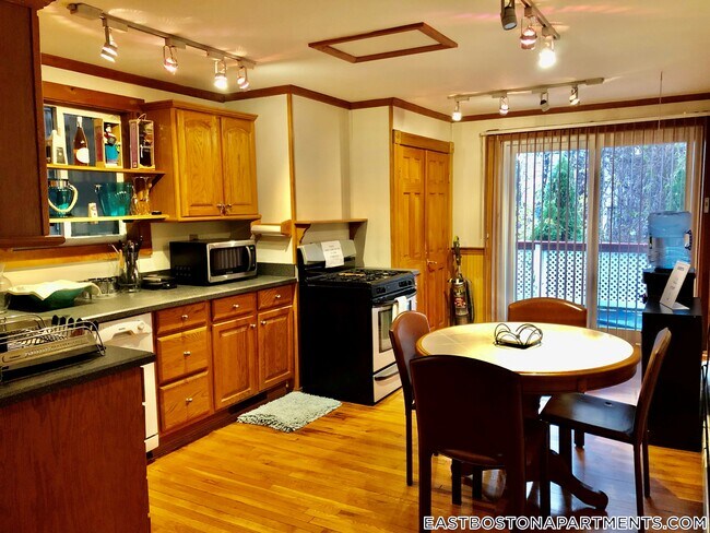 132 Bremen St in Boston, MA - Building Photo - Building Photo