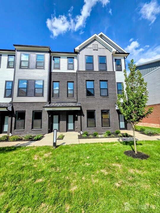 804 Sadie Cir in New Brunswick, NJ - Building Photo