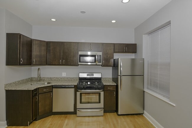 2958 N Washtenaw Ave in Chicago, IL - Building Photo - Building Photo