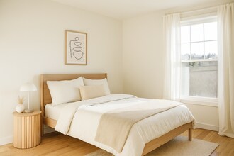 548 Main St, Unit 3 in Sturbridge, MA - Foto de edificio - Building Photo