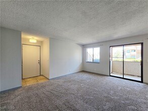 3720 Snorkel Cir, Unit 2 in Las Vegas, NV - Building Photo - Building Photo