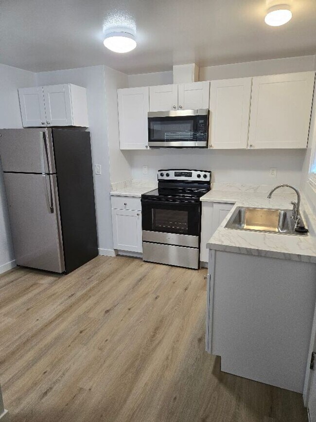 11054-11054 NE Glisan St in Portland, OR - Building Photo - Building Photo